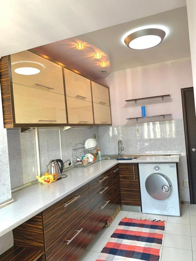 Apartment In Street Kievskaya 49 Bishkek Exteriör bild
